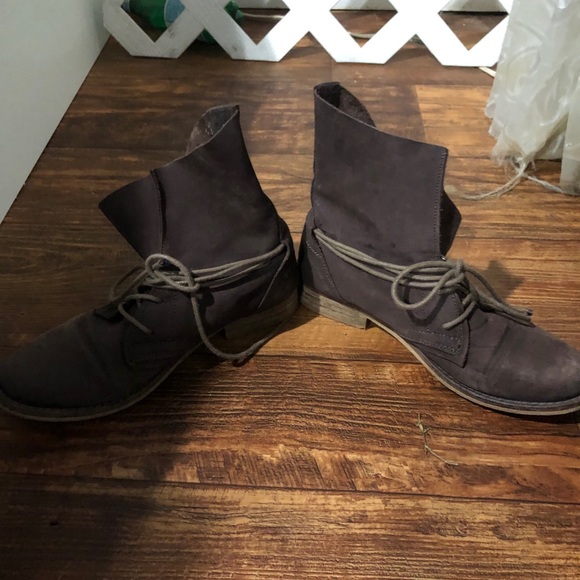 “Peasant” boots - Picture 9 of 9
